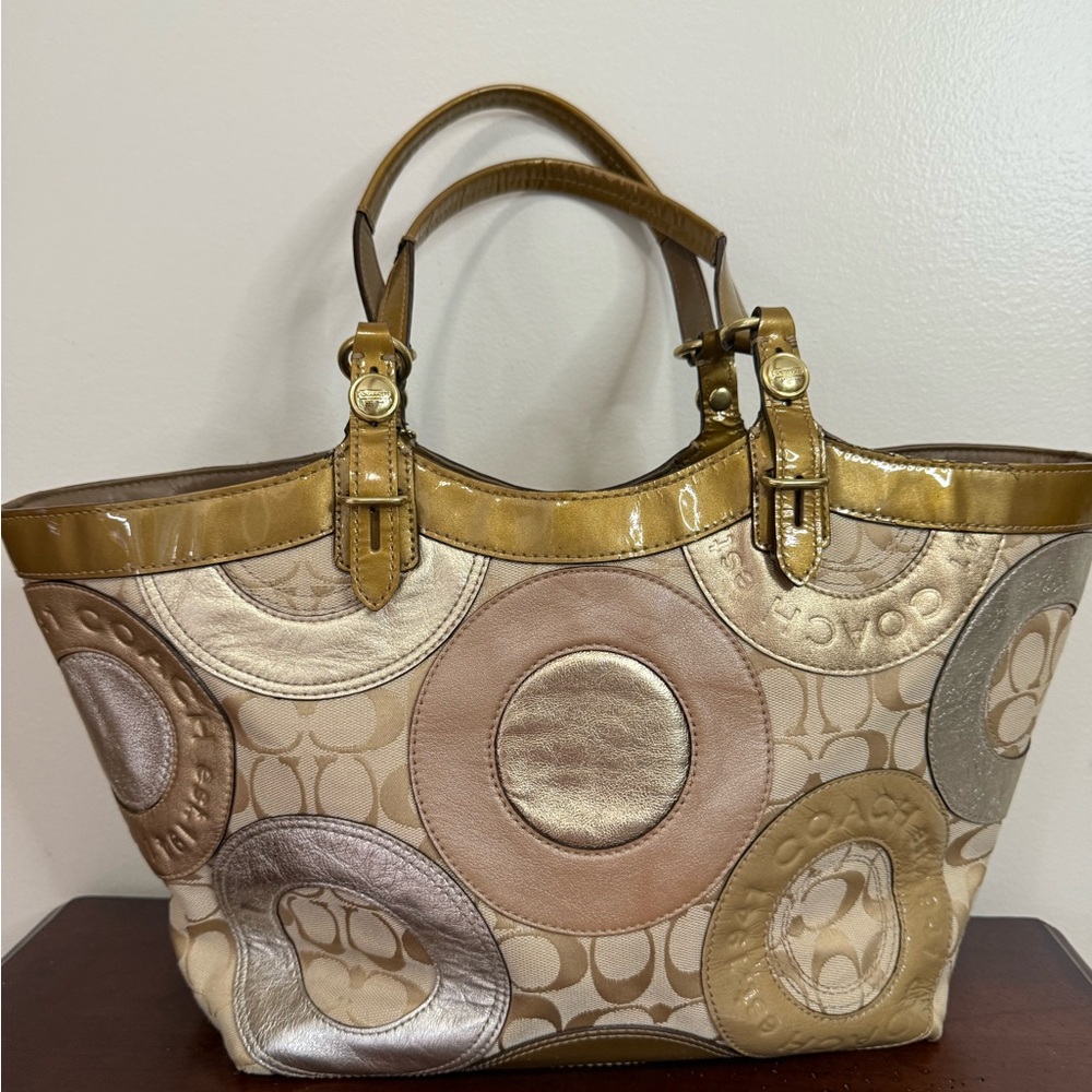 Coach “Carly” patchwork Metallic Gold and Silver Circle Tote bag - Picture 5 of 15